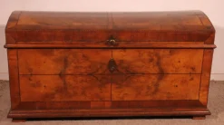 Pamono 18th Century Walnut and Burl Chest> Dressers, Commodes & Chests