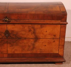 Pamono 18th Century Walnut and Burl Chest><noscript><img width=