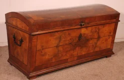 Pamono 18th Century Walnut and Burl Chest><noscript><img width=