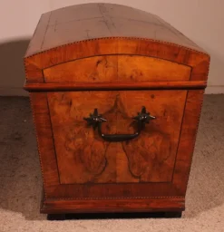 Pamono 18th Century Walnut and Burl Chest><noscript><img width=