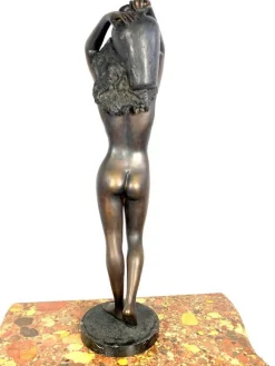 Pamono 20th-Century Large Bronze Sculpture of a Nude Young Lady Carrying a Water Urn> Art Deco