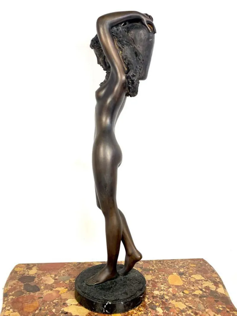 Pamono 20th-Century Large Bronze Sculpture of a Nude Young Lady Carrying a Water Urn> Art Deco