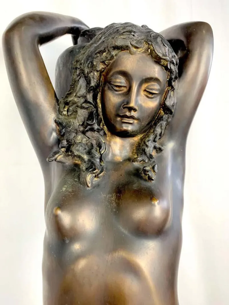 Pamono 20th-Century Large Bronze Sculpture of a Nude Young Lady Carrying a Water Urn> Art Deco