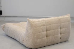 Pamono Togo Chaise Lounge in White Curduroy Fabric attributed to Michel Ducaroy for Ligne Roset, 1974><noscript><img width=
