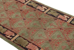 Outlet Pamono Traditional Geometric Green and Red Wool Rug from R&K Principal Jahanshah Nazmiyal