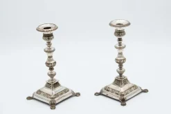 Pamono Turned Silver Candlesticks with Embossed Floral Motifs, Set of 2> Candleholders