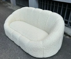Outlet Pamono Two-Seater Sofa with Rounded Design in White Bouclé Fabric, 2000s
