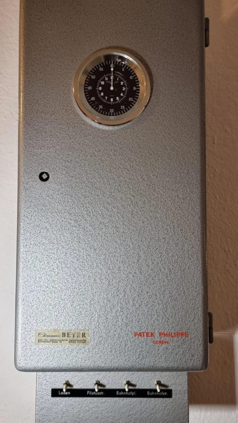 Pamono Type FBCZK Beyeler Electronic Master Clock by Patek Philippe