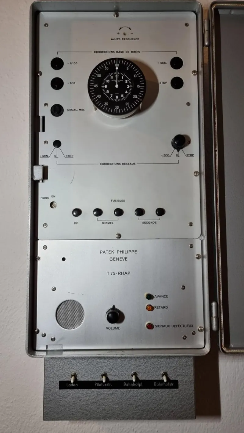Pamono Type FBCZK Beyeler Electronic Master Clock by Patek Philippe