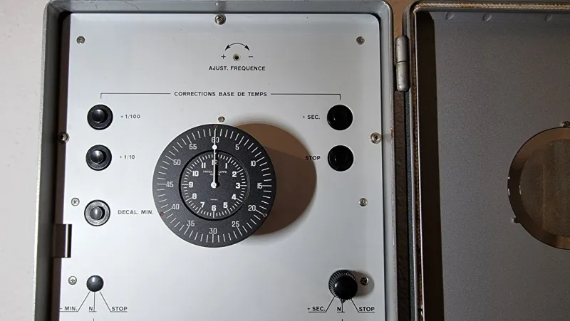 Pamono Type FBCZK Beyeler Electronic Master Clock by Patek Philippe
