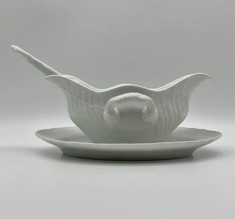 Pamono Vecchio Ginori Gravy Boat and Ladle in White Saxon Bordered Kaolin Porcelain by Richard Ginori, Florence, Tuscany, Italy, Set of 2> Dinnerware Accessories