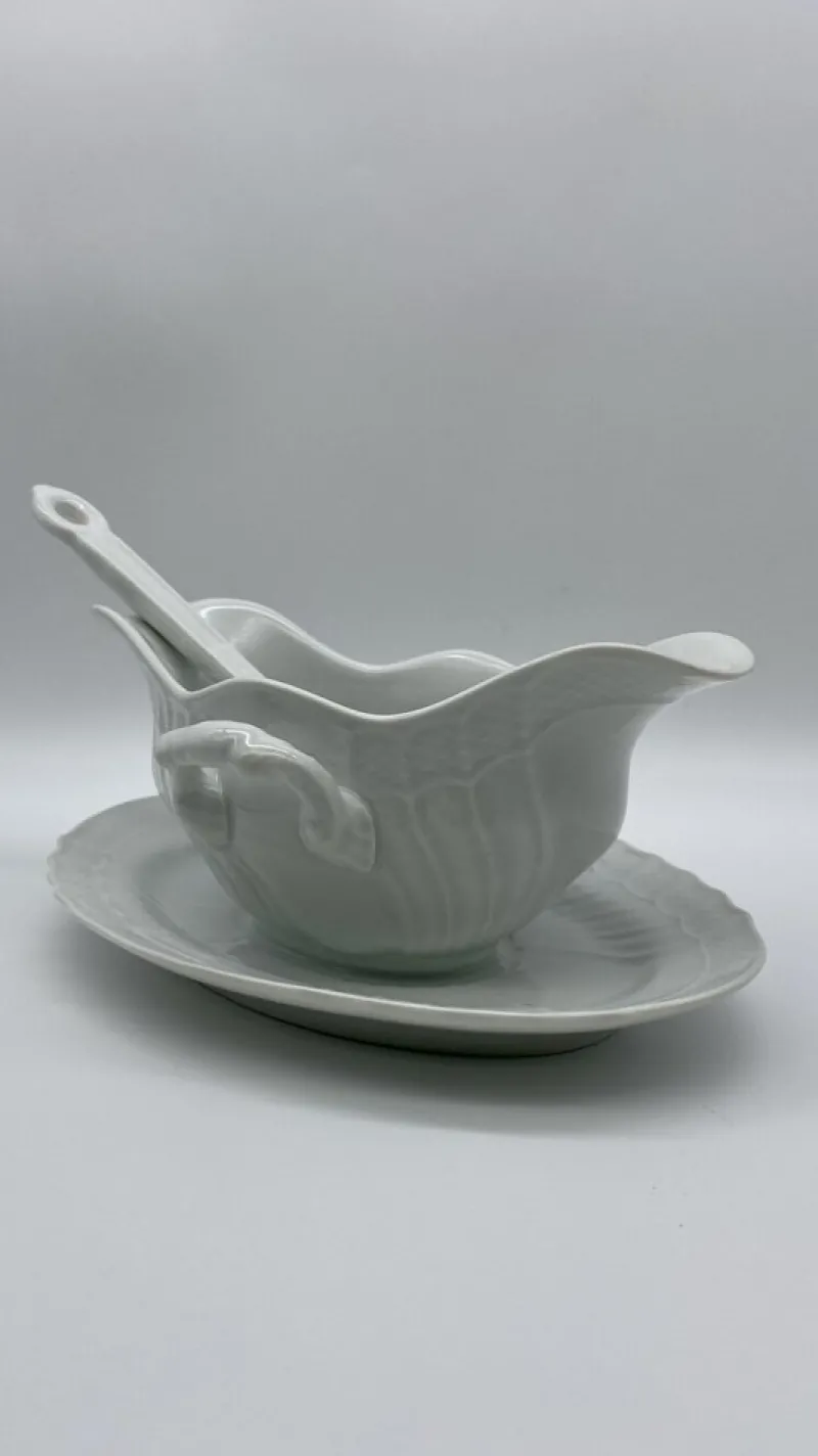 Pamono Vecchio Ginori Gravy Boat and Ladle in White Saxon Bordered Kaolin Porcelain by Richard Ginori, Florence, Tuscany, Italy, Set of 2> Dinnerware Accessories