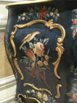 Pamono Venezian Wooden Green Lacquered Commode with Fantasy Birds and Flowers, 1750><noscript><img width=