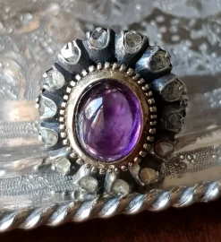Sale Pamono Victorian Amethyst and Rose-Cut Diamond Cabochon Ring. 19th Century, 1850