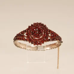 Sale Pamono Victorian Bohemian Bangle Bracelet with Rose Cut Garnets, 19th Century