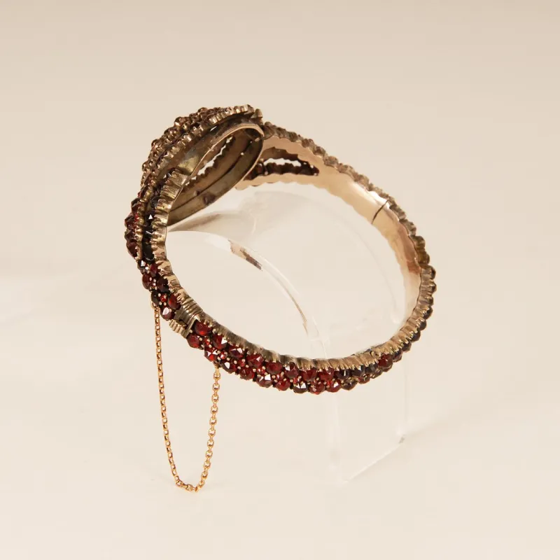 Sale Pamono Victorian Bohemian Bangle Bracelet with Rose Cut Garnets, 19th Century