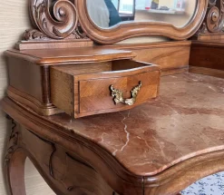 Pamono Victorian Carved Mahogany Dresser Table with Attached Mirror, 1850><noscript><img width=