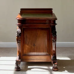 Pamono Victorian Mahogany Davenport Desk with Leather Writing Surface and Carved Floral Rosettes, England, 1850s> Desks