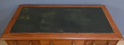 Hot Pamono Victorian Mahogany Pedestal Desk, England, Late 19th Century