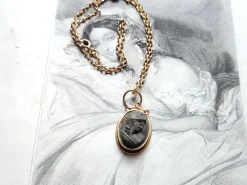 Pamono Vintage 9 Karat Gold Volcanic Rock Amalfi Coast Cameo Souvenir, 1970s> Necklaces
