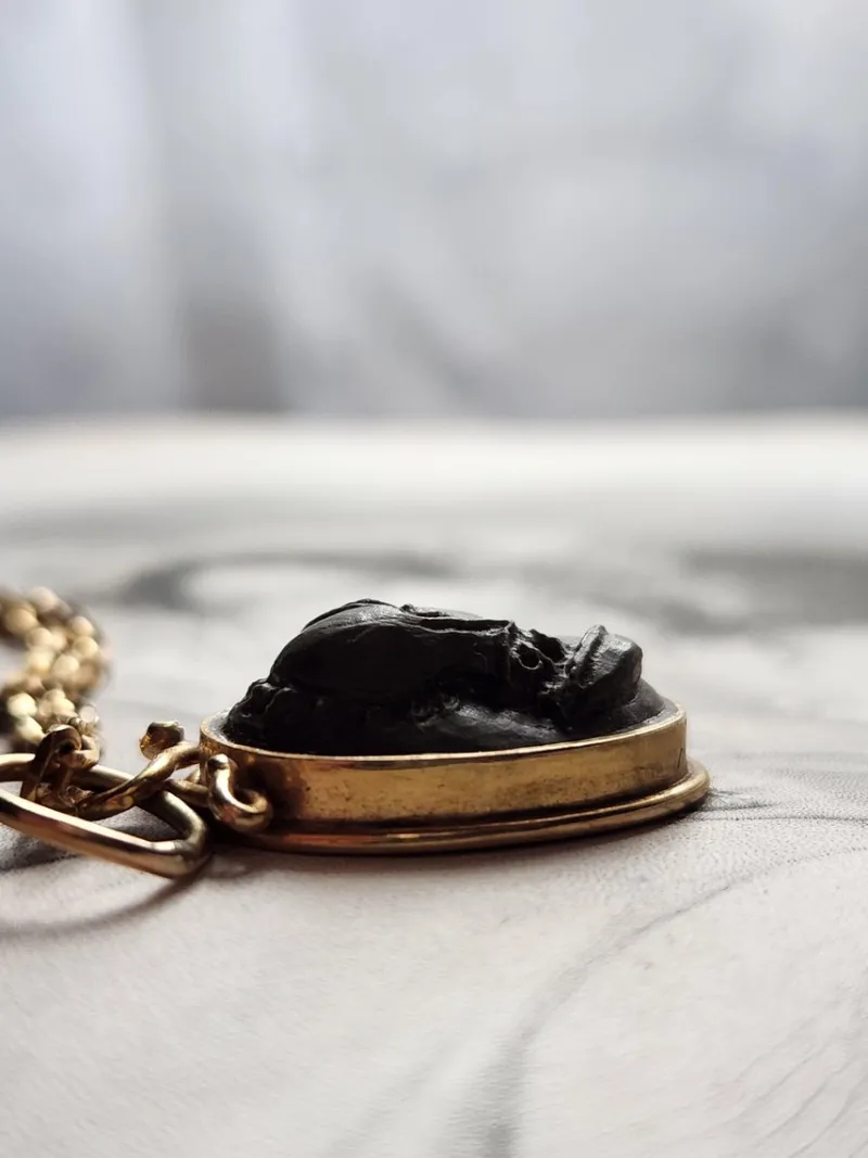 Pamono Vintage 9 Karat Gold Volcanic Rock Amalfi Coast Cameo Souvenir, 1970s> Necklaces
