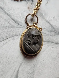 Pamono Vintage 9 Karat Gold Volcanic Rock Amalfi Coast Cameo Souvenir, 1970s><noscript><img width=