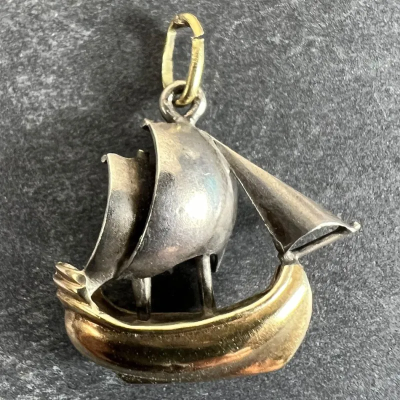 Sale Pamono Vintage 18 Karat Yellow Gold and Platinum Sailing Yacht Charm Pendant, 1940s