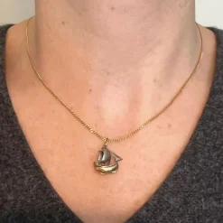 Sale Pamono Vintage 18 Karat Yellow Gold and Platinum Sailing Yacht Charm Pendant, 1940s