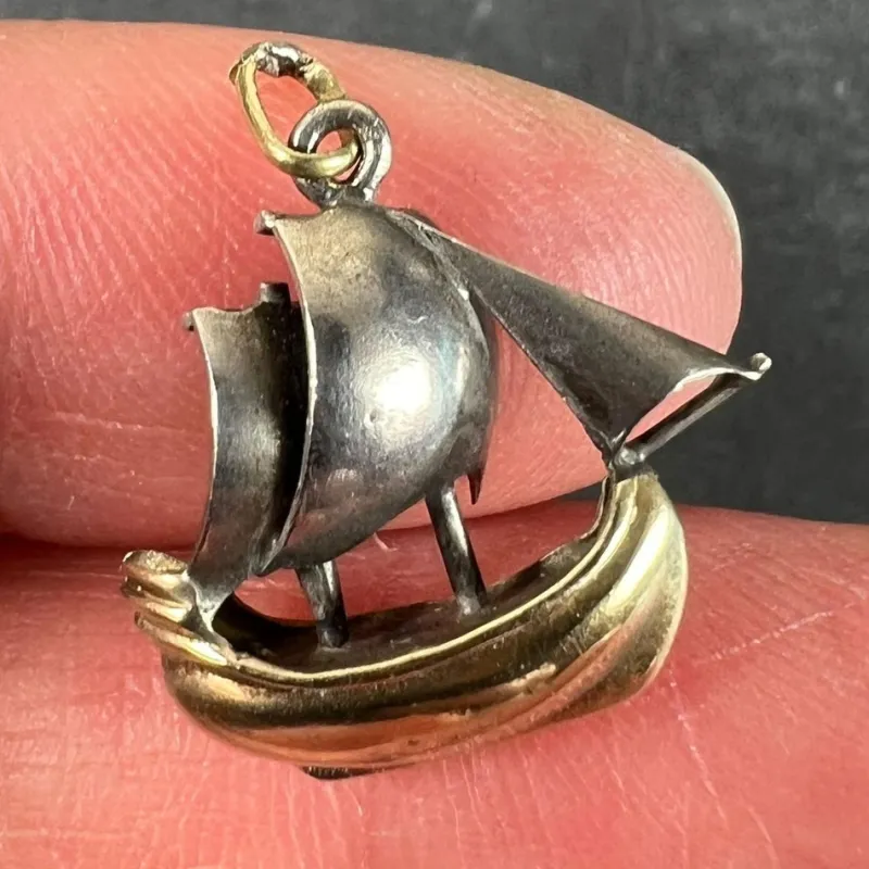 Sale Pamono Vintage 18 Karat Yellow Gold and Platinum Sailing Yacht Charm Pendant, 1940s
