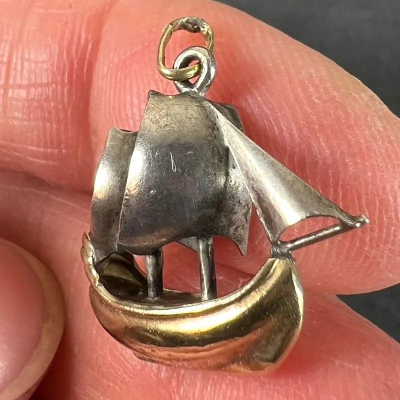 Sale Pamono Vintage 18 Karat Yellow Gold and Platinum Sailing Yacht Charm Pendant, 1940s