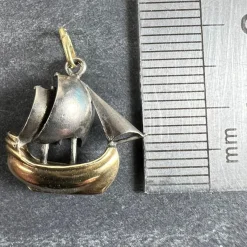 Sale Pamono Vintage 18 Karat Yellow Gold and Platinum Sailing Yacht Charm Pendant, 1940s