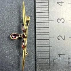 Sale Pamono Vintage 18 Karat Yellow Gold Bar Brooch with Almandine-Pyrope Garnet, 1890s