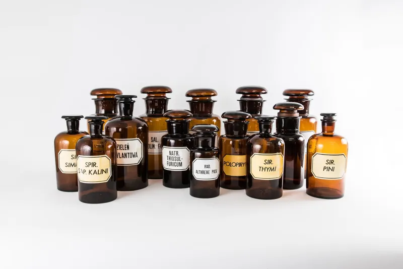Pamono Vintage Amber Pharmacy Bottles, 1950, Set of 32> Bottles, Carafes & Jugs