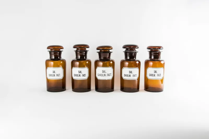 Pamono Vintage Amber Pharmacy Bottles, 1950, Set of 32> Bottles, Carafes & Jugs