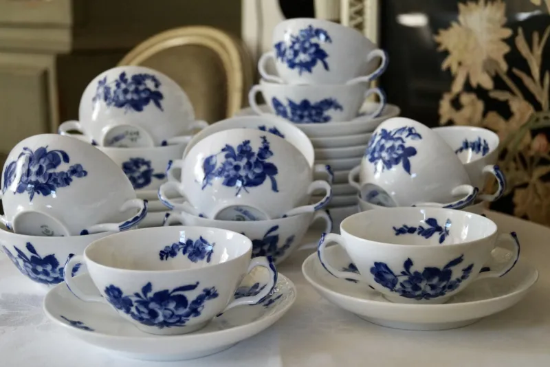 Online Pamono Vintage Blue Flowers Soup Bouillon Cup and Saucers from Royal Copenhagen, 1985, Set of 14
