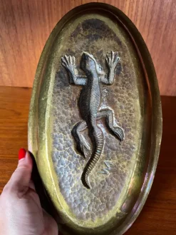 Pamono Vintage Brass Bowl with Raised Salamander, 1930s><noscript><img width=