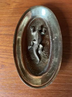 Pamono Vintage Brass Bowl with Raised Salamander, 1930s><noscript><img width=