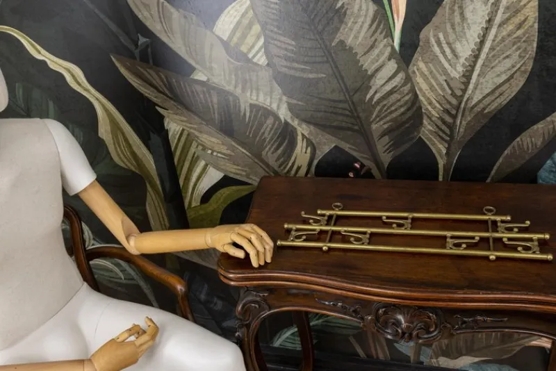 Pamono Vintage Brass Coat Rack with Seven Swiveling Hooks, 1960s> Racks, Hooks & Valets