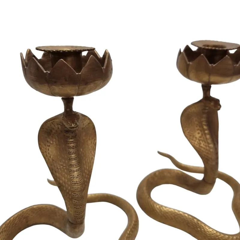 Pamono Vintage Brass Cobra Candlesticks, 1970s, Set of 2> Candleholders