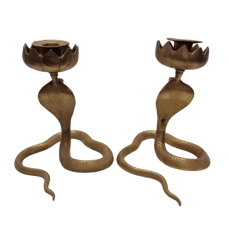 Pamono Vintage Brass Cobra Candlesticks, 1970s, Set of 2> Candleholders
