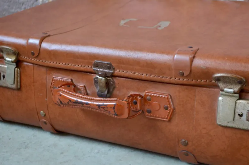 Pamono Vintage Brown Suitcase, 1950s> Trunks Crates & Baskets