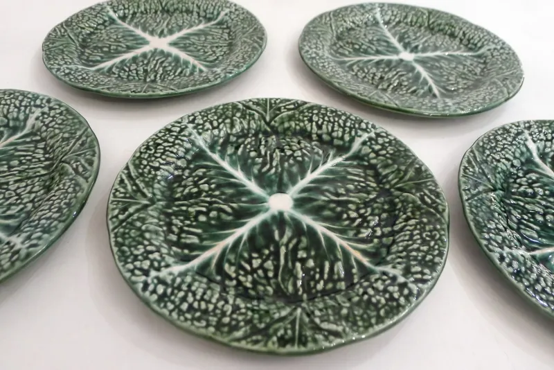 Pamono Vintage Cabbage Leaf Dinner Plates in Portugal Slipware, 1960s, Set of 5> Dinner Plates & Bowls