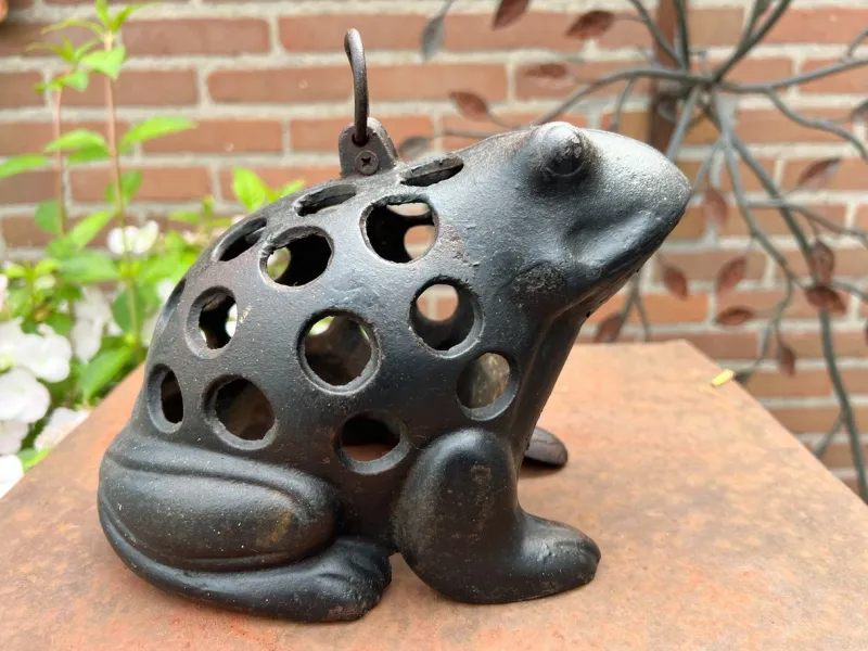 Pamono Vintage Cast Iron Frog Lantern Incense Candleholder, 1970s> Garden Accessories