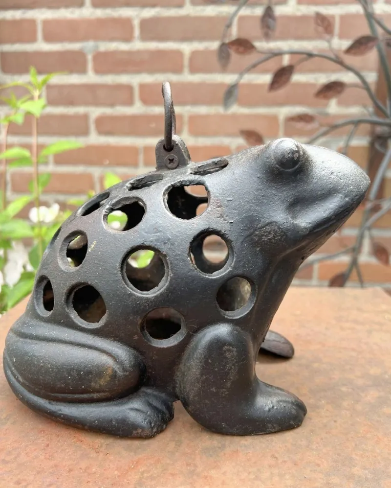 Pamono Vintage Cast Iron Frog Lantern Incense Candleholder, 1970s> Garden Accessories