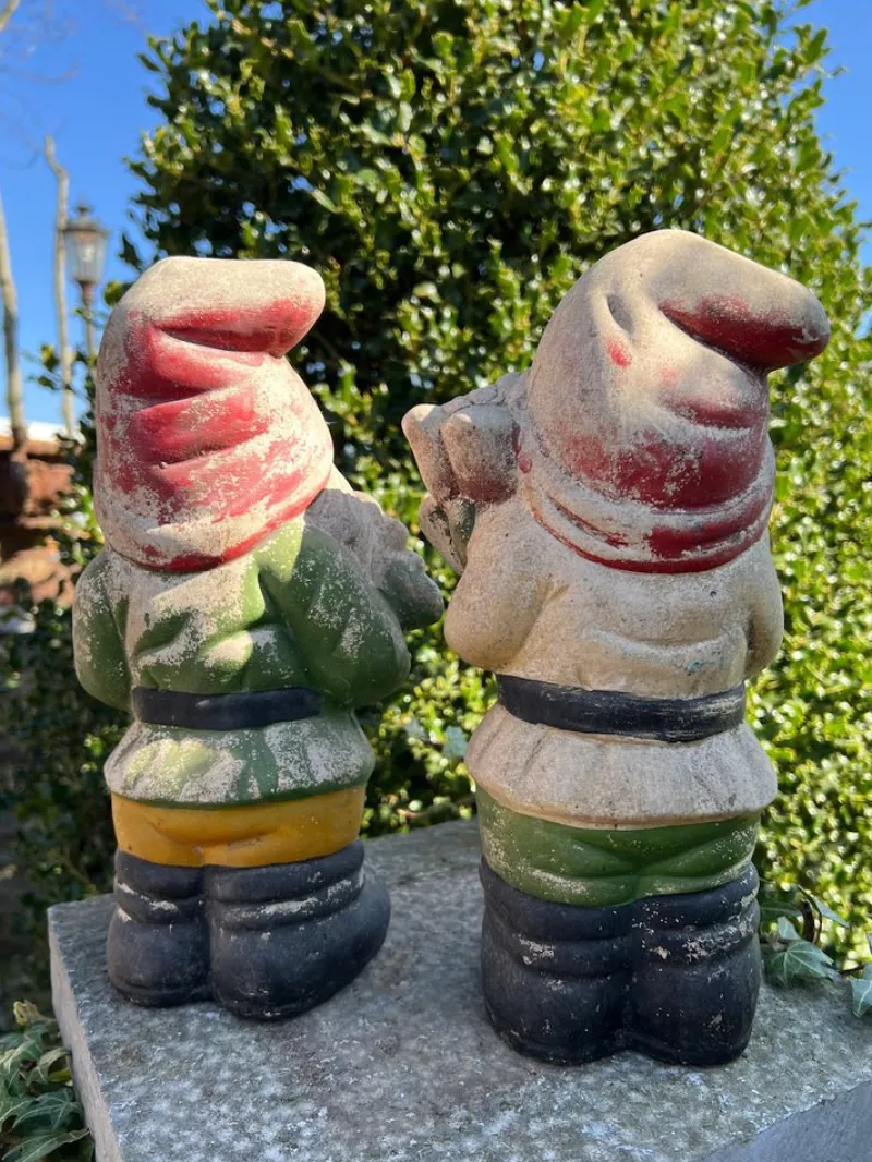 Pamono Vintage Ceramic Stone Garden Gnomes, France, 1950s, Set of 2> Garden Accessories