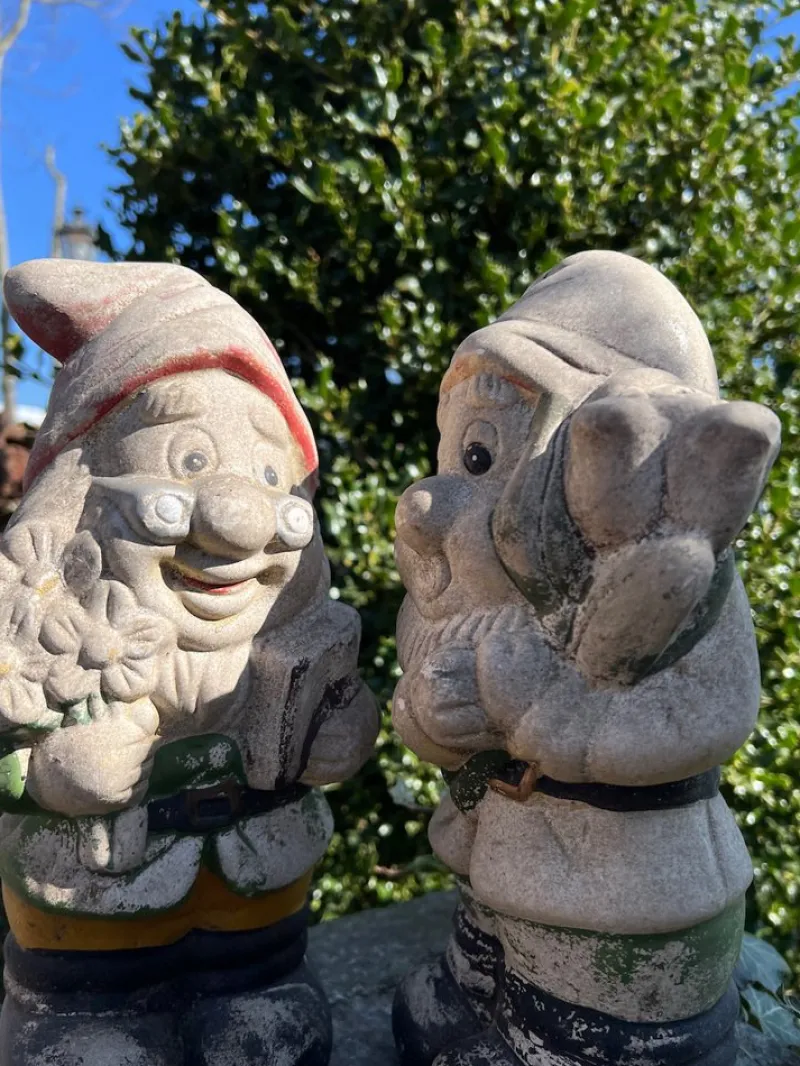 Pamono Vintage Ceramic Stone Garden Gnomes, France, 1950s, Set of 2> Garden Accessories