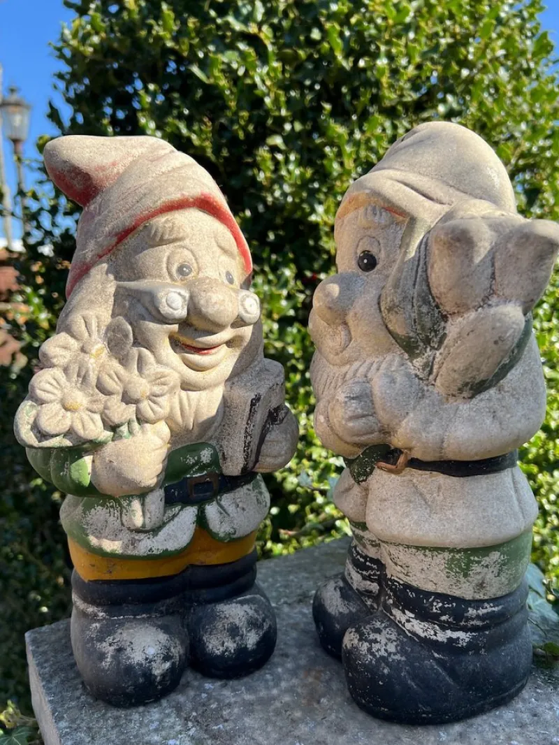 Pamono Vintage Ceramic Stone Garden Gnomes, France, 1950s, Set of 2> Garden Accessories