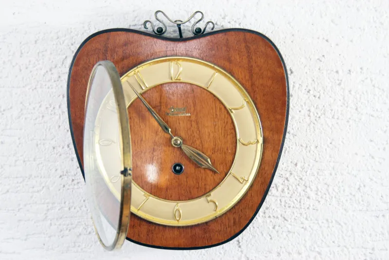 Online Pamono Vintage Clock from Garant Schwebe Anker