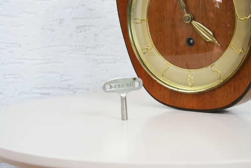 Online Pamono Vintage Clock from Garant Schwebe Anker