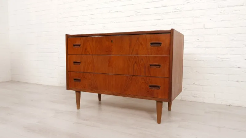 Pamono Vintage Danish Chest of Drawers in Teak> Dressers, Commodes & Chests